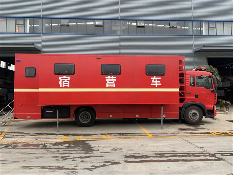 重汽豪沃24人宿營(yíng)車