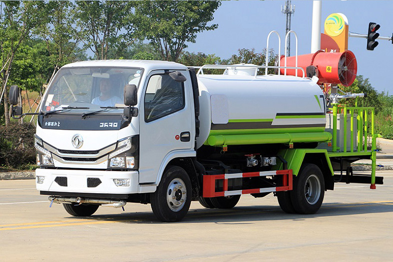 東風(fēng)小多利卡5噸噴霧灑水車