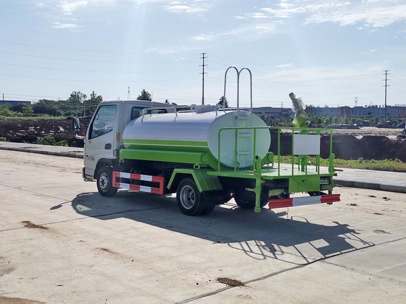 凱馬2方藍(lán)牌灑水車