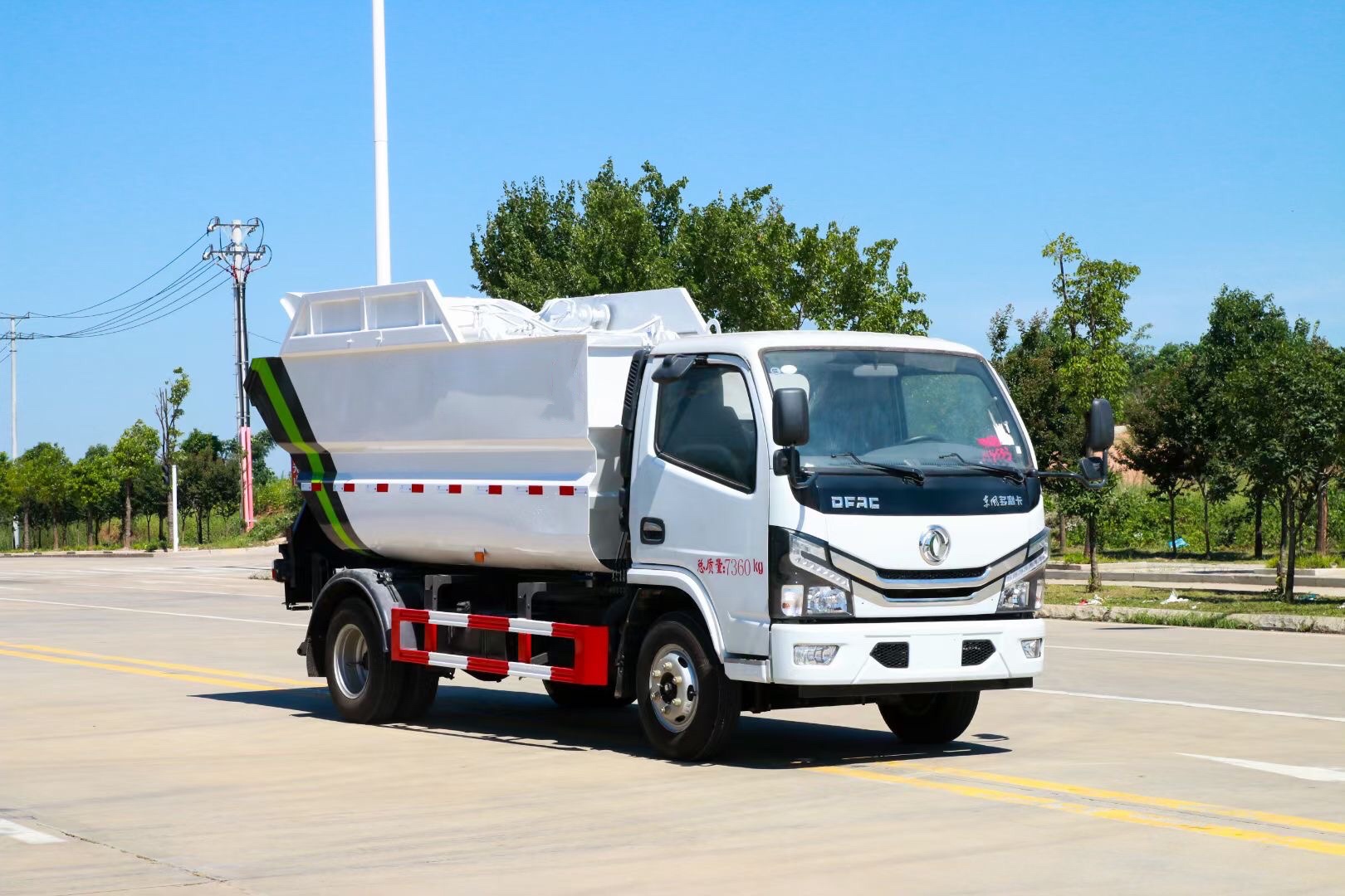 東風(fēng)小多利卡無(wú)泄漏后掛桶垃圾車