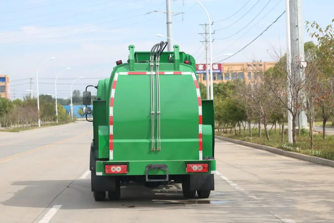 福田歐馬可4.5方餐廚垃圾車